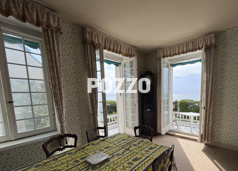 Maison - 145 m² - 8 pièces