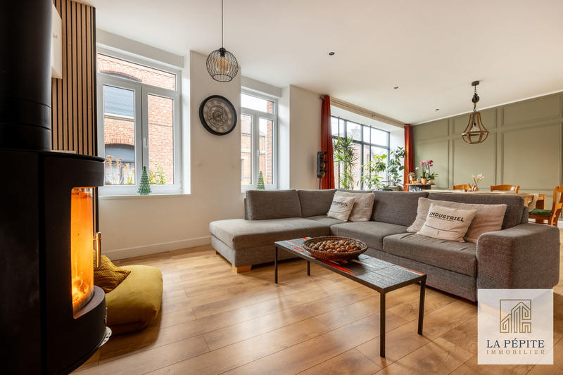 Maison - 230 m² - 9 pièces