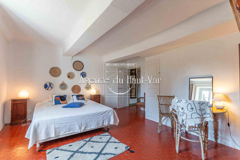 Propriété - 372 m² - 7 pièces