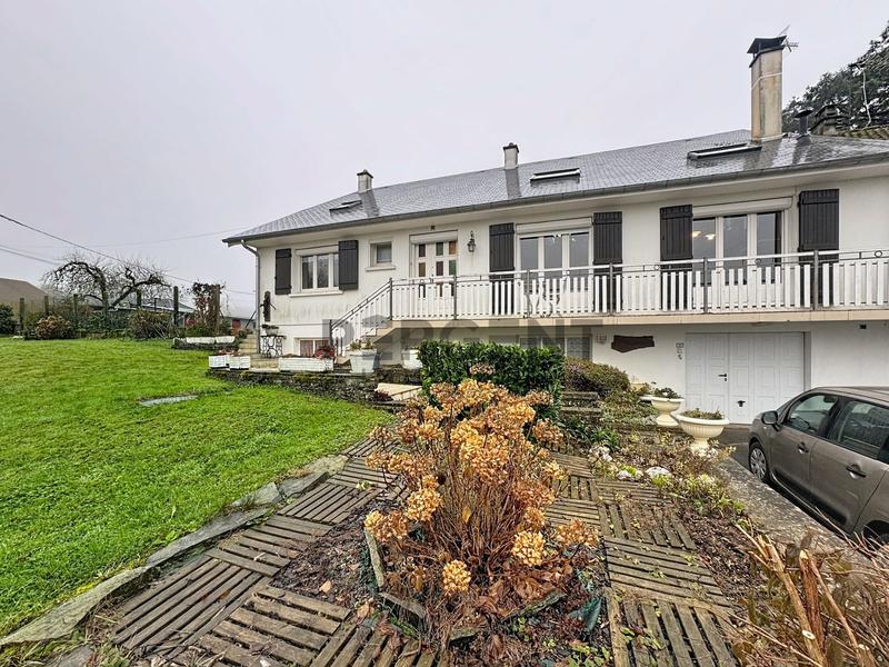 Maison - 207 m² - 8 pièces