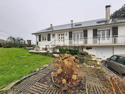 Maison - 207 m² - 8 pièces