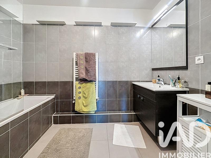 Appartement - 98 m² - 4 pièces