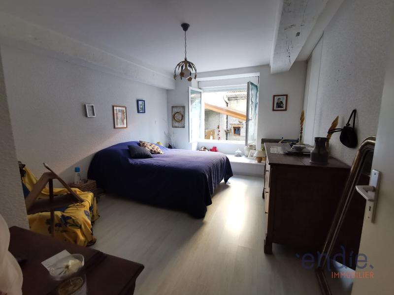 Maison - 300 m² - 8 pièces