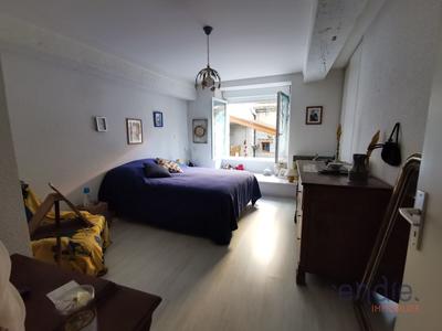 Maison - 300 m² - 8 pièces