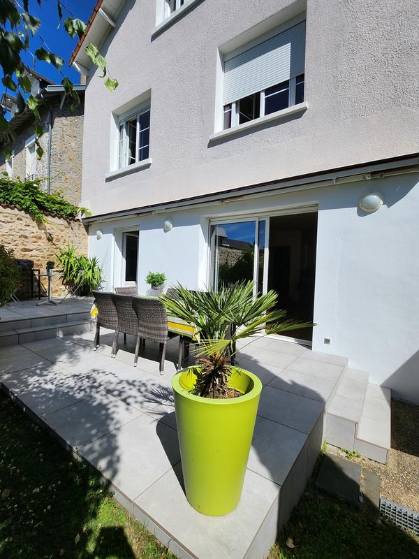 Maison - 218 m² - 9 pièces