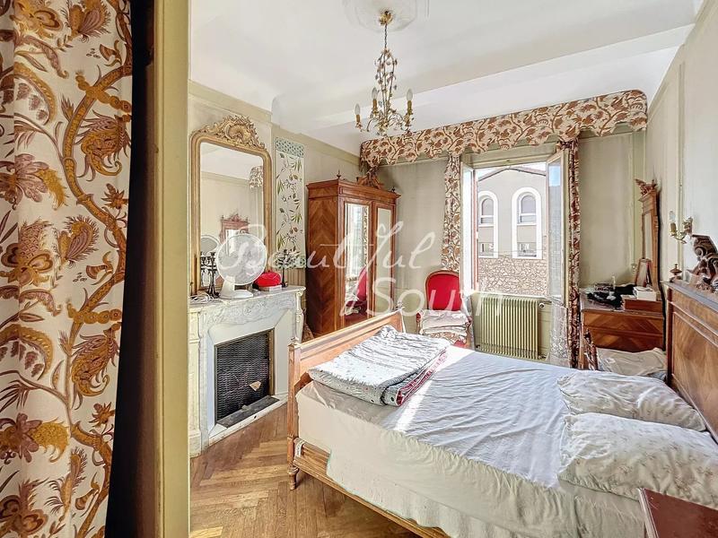 Propriété - 359 m² - 17 pièces