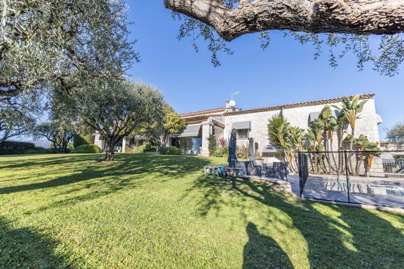 Villa - 360 m² - 8 pièces