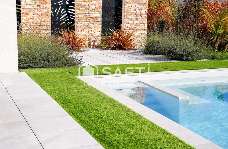 Maison - 237 m² - 7 pièces