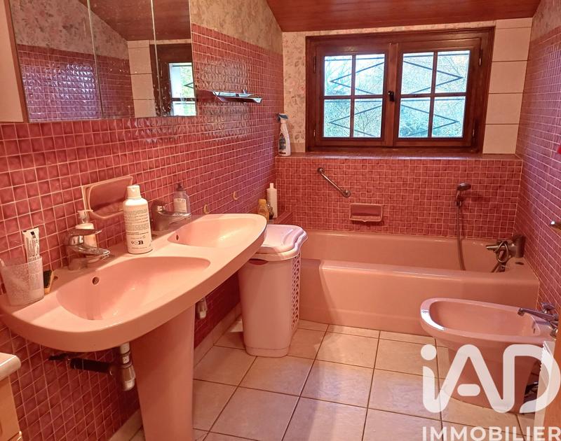 Maison - 230 m² - 8 pièces