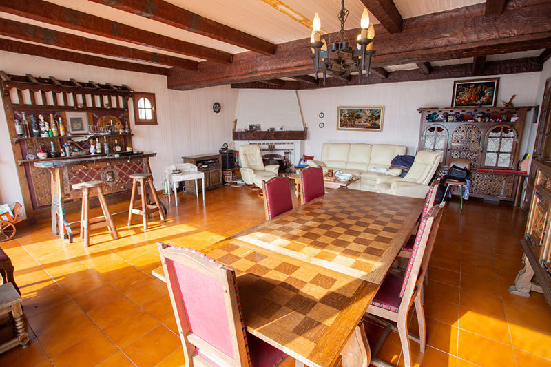 Immeuble - 70 m² - 7 pièces