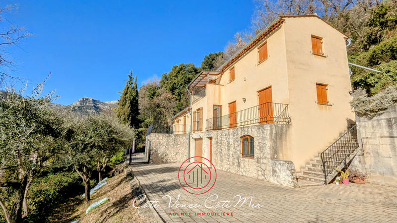 Maison - 257 m² - 9 pièces