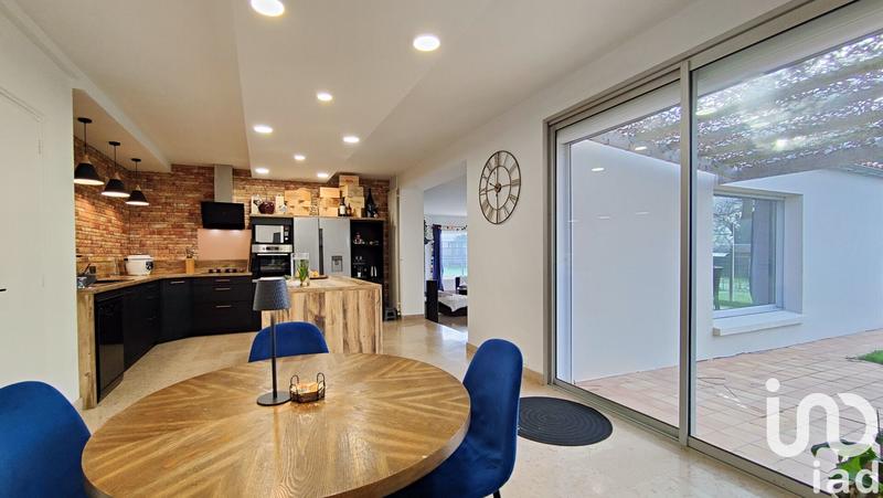 Maison - 251 m² - 9 pièces