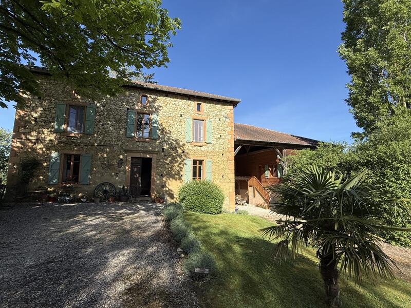 Maison - 305 m² - 9 pièces