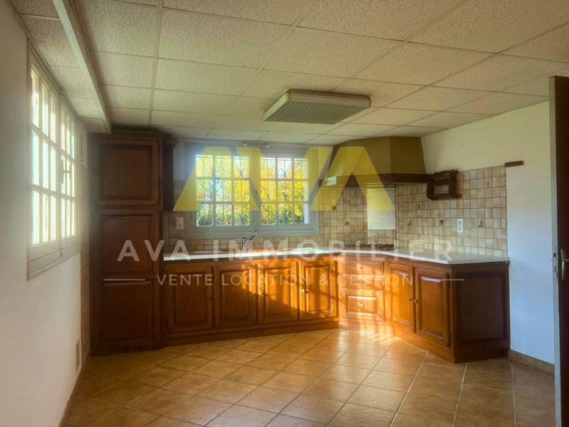 Maison - 202 m² - 8 pièces