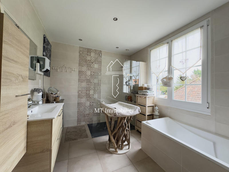 Maison - 181 m² - 8 pièces