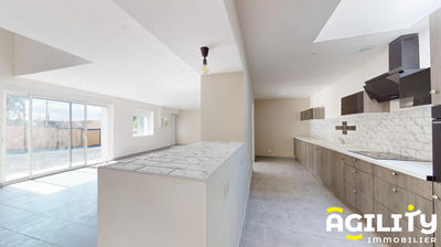 Maison - 181 m² - 6 pièces