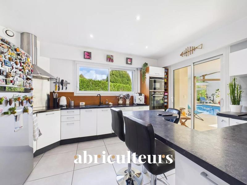 Maison - 258 m² - 7 pièces