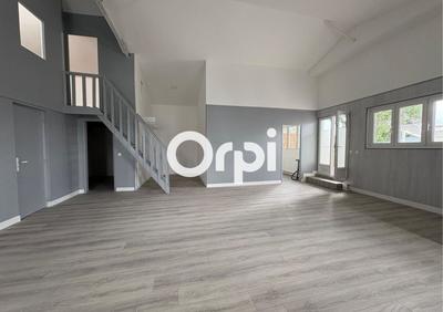 Loft - 128 m² - 4 pièces