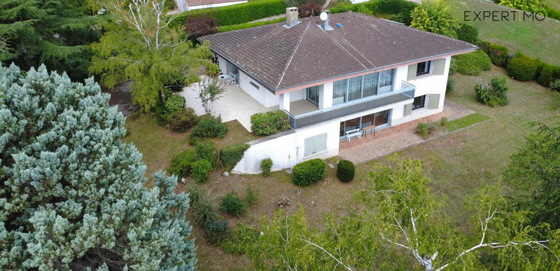 Propriété - 250 m² - 8 pièces