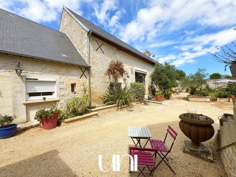 Maison - 352 m² - 8 pièces