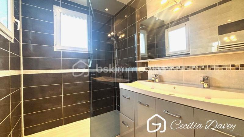 Propriété - 133 m² - 6 pièces