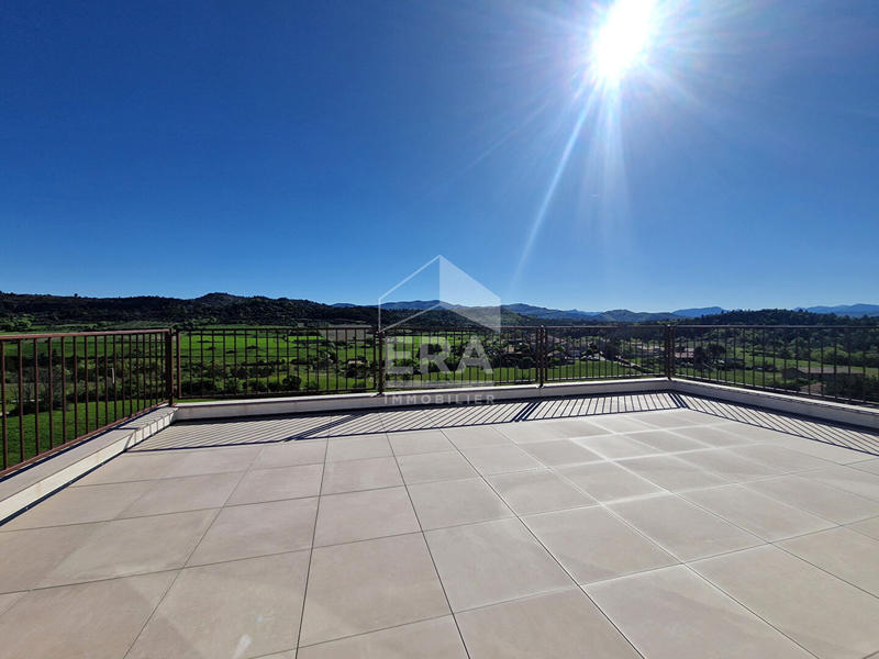 Maison - 240 m² - 6 pièces