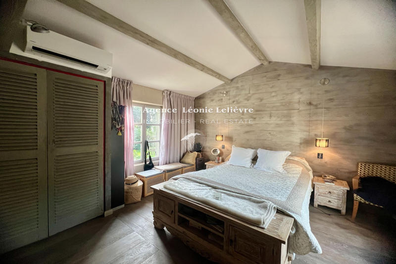 Maison - 273 m² - 9 pièces