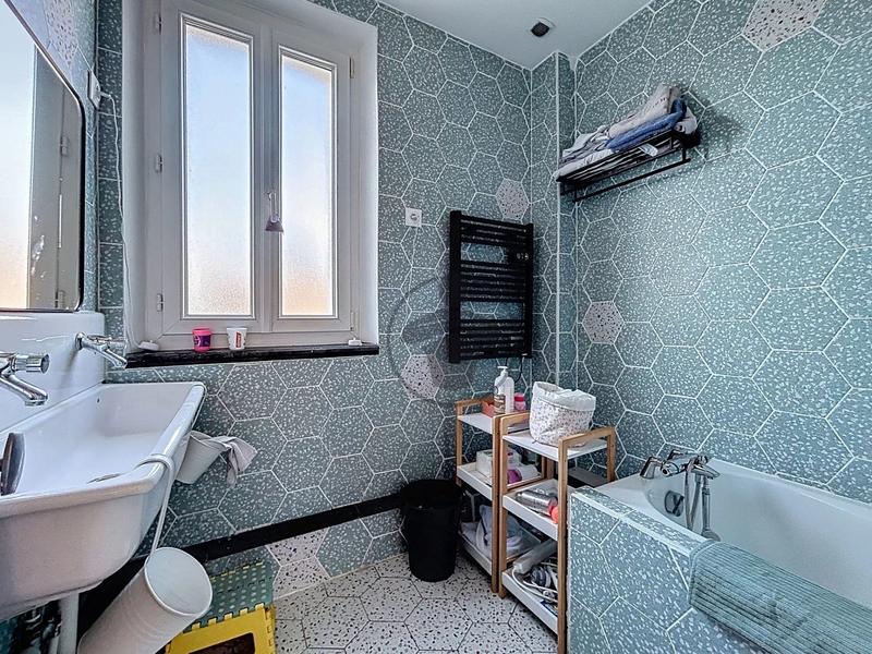 Maison - 277 m² - 8 pièces