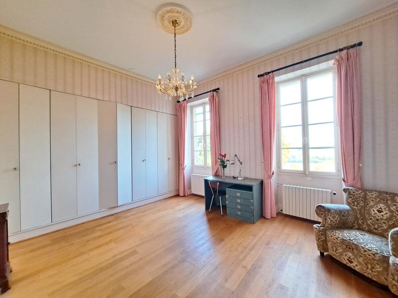 Château - 570 m² - 12 pièces