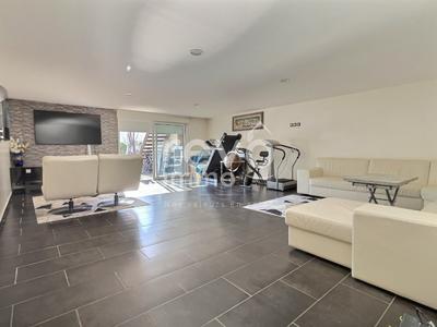 Maison - 221 m² - 5 pièces