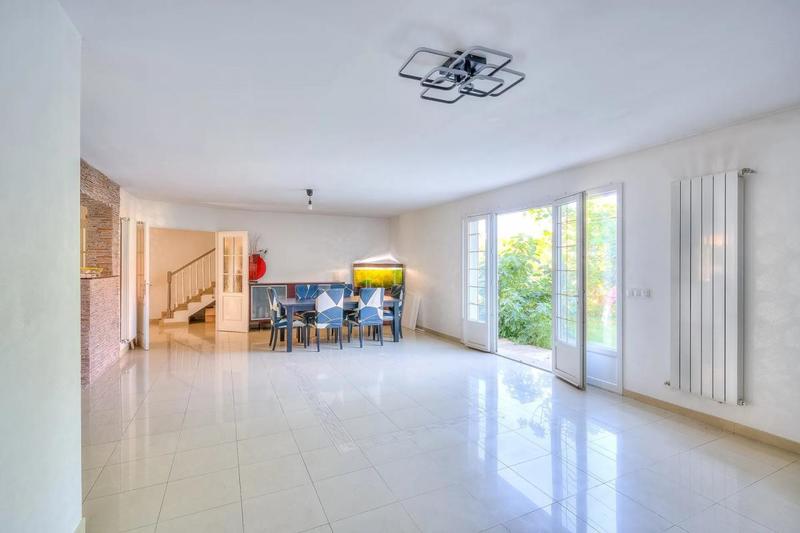 Maison - 223 m² - 8 pièces