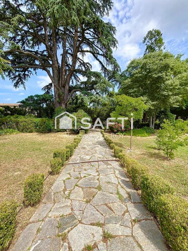 Maison - 209 m² - 6 pièces