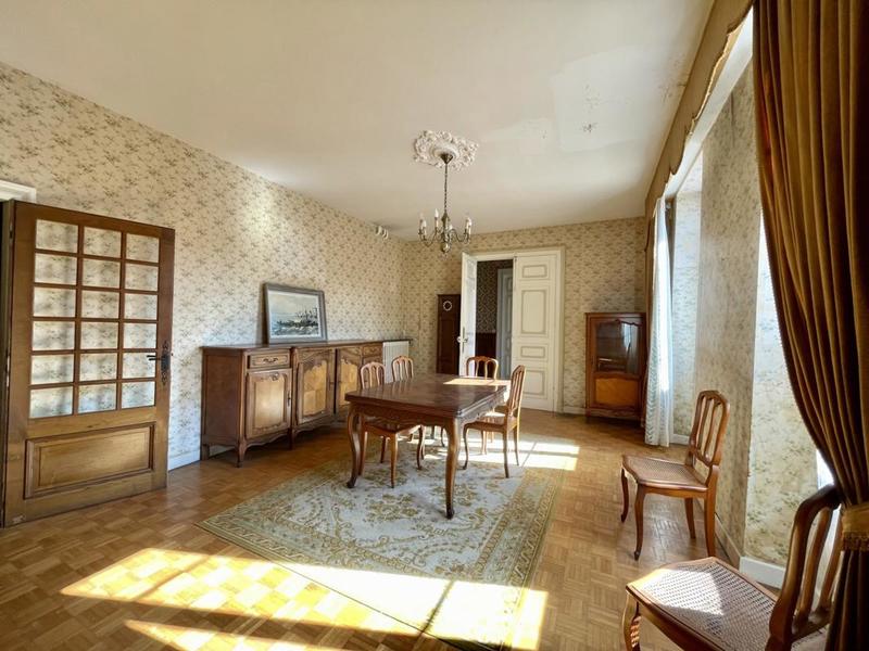 Maison - 220 m² - 7 pièces