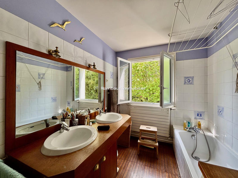 Maison - 210 m² - 9 pièces