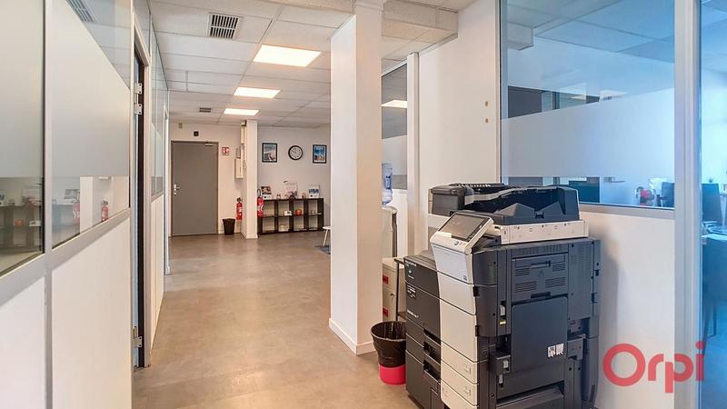 Bureau - 142 m² - 1 pièce