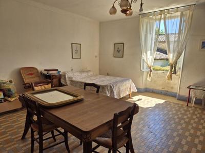 Maison - 208 m² - 9 pièces