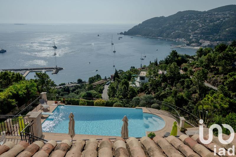 Maison - 250 m² - 7 pièces