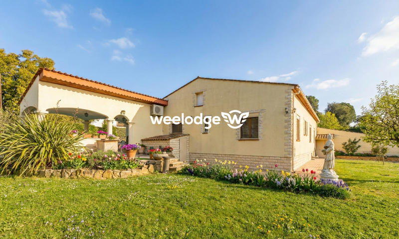 Maison traditionnelle - 225 m² - 9 pièces