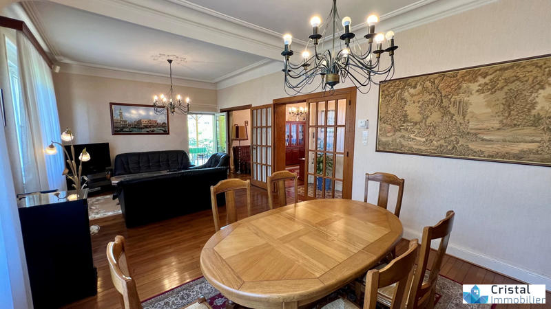 Maison - 177 m² - 8 pièces