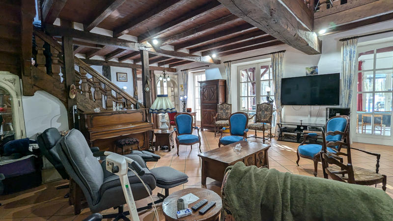 Maison - 373 m² - 12 pièces