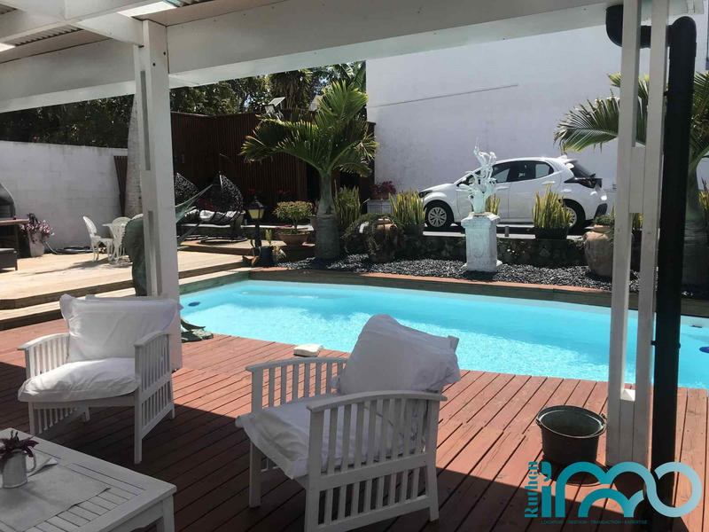 Maison traditionnelle - 320 m² - 8 pièces