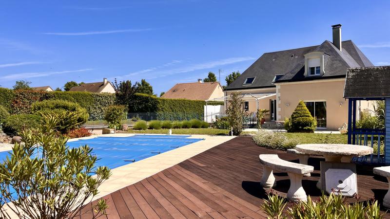 Maison - 230 m² - 6 pièces