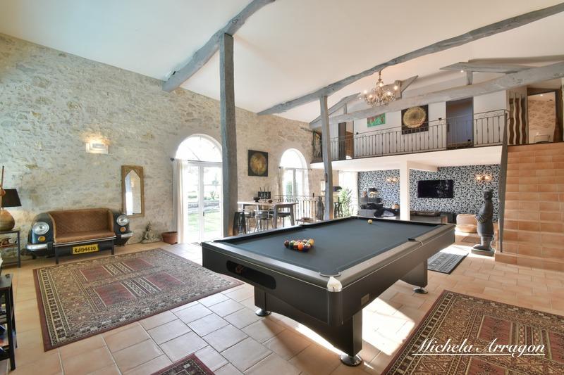 Propriété - 475 m² - 11 pièces