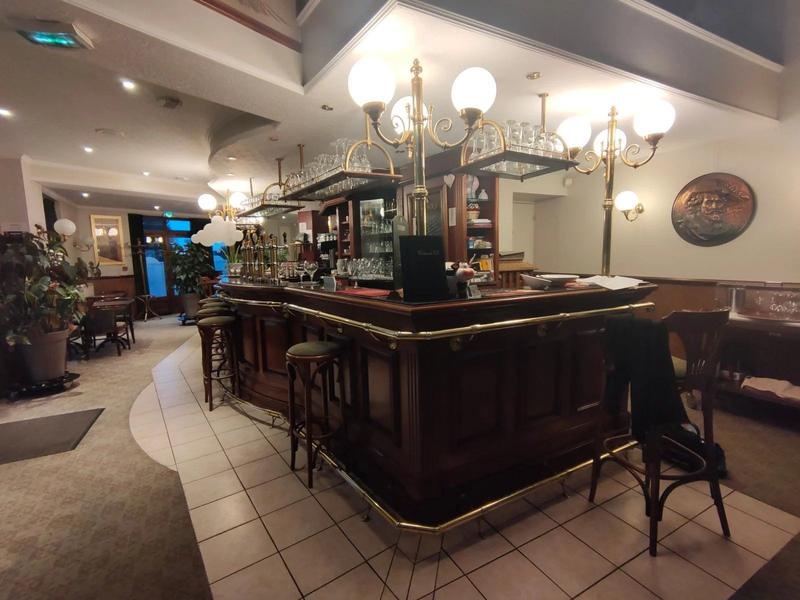 Magasins - 270 m² - 7 pièces