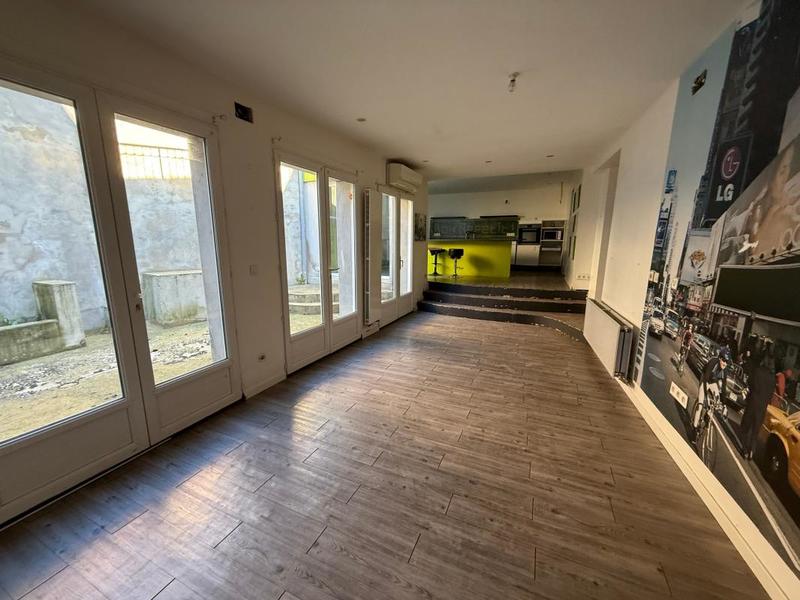 Maison - 200 m² - 6 pièces