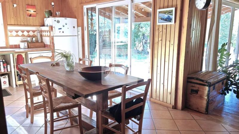 Maison - 130 m² - 9 pièces