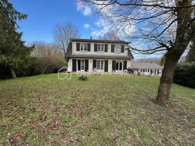 Pavillon - 144 m² - 7 pièces