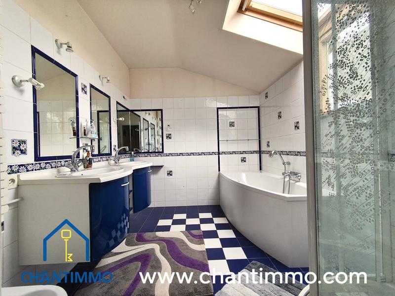 Maison - 200 m² - 5 pièces