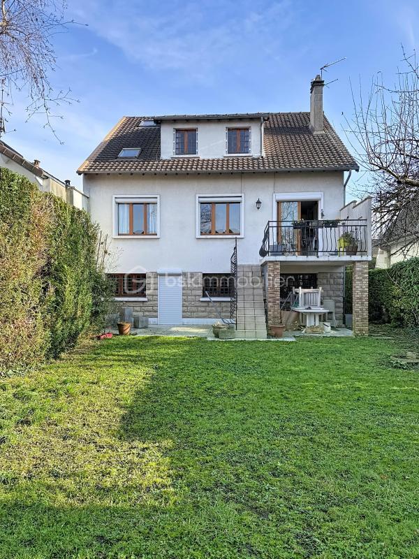 Maison - 248 m² - 11 pièces