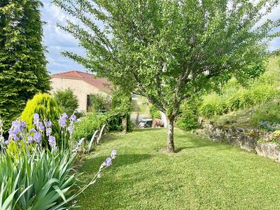 Maison - 212 m² - 8 pièces